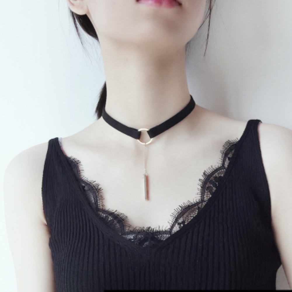 Chocker with circle